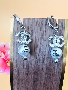 Stainless steel Faux pearls earrings